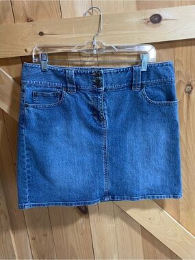 Ann Taylor LOFT Blue Denim Mini Skirt 
Sz 10, stretch